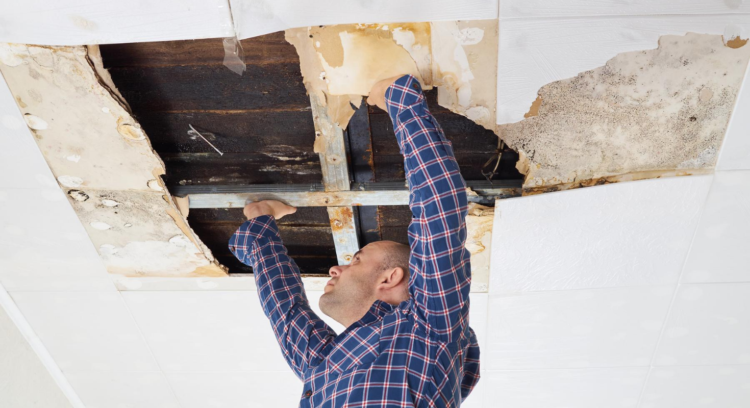 ROOF LEAK DAMAGE IN Miami